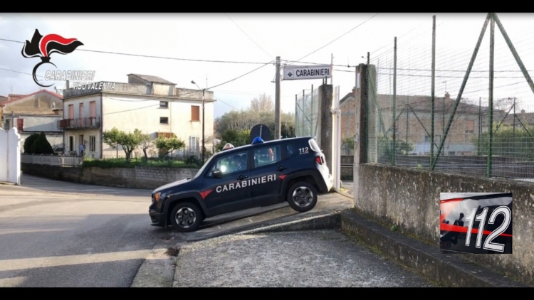 Allerta i carabinieri per una sparatoria ma era un falso allarme, denunciato un 20enne a San Gregorio d’Ippona