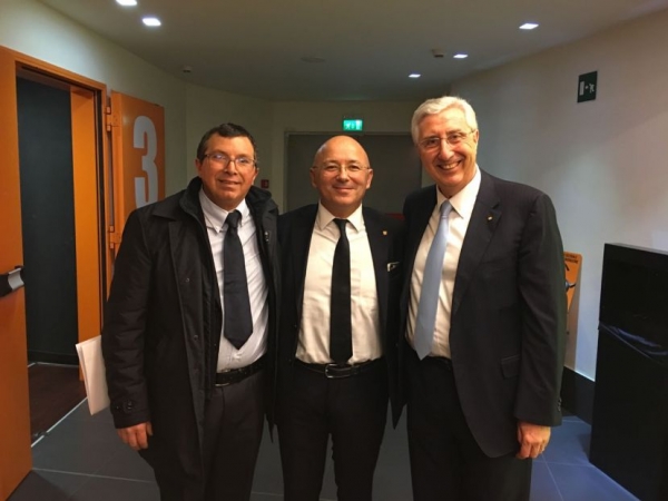 da sinistra Vince David Muzzì, il presidente Coop Marco Pedroni e Luigi Noto