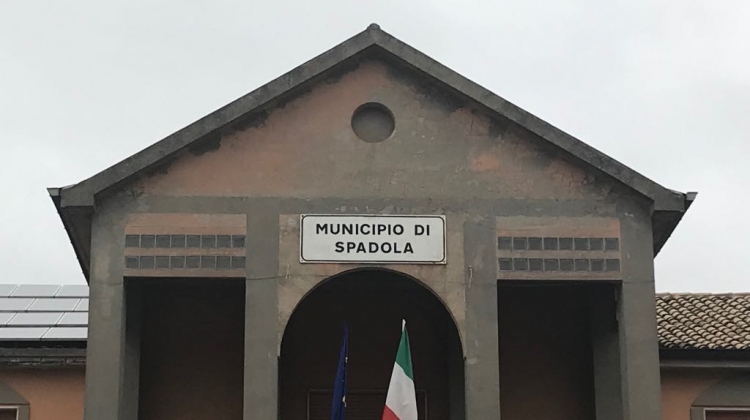 Scuole chiuse a Spadola, l’opposizione contro il sindaco: «Incapace di gestire una semplice nevicata»