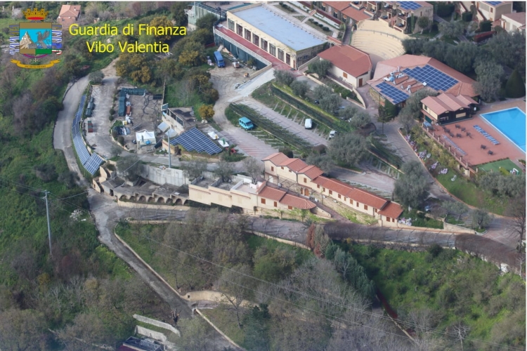 Abusivismo, sequestrate alcune costruzioni in un villaggio turistico del Vibonese