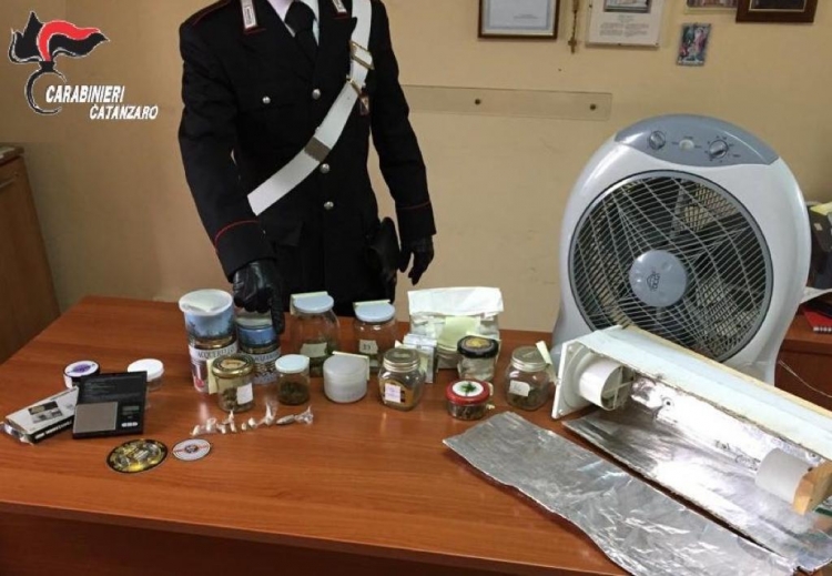 Coltivava e spacciava cannabis in casa, arrestato 40enne di Soverato
