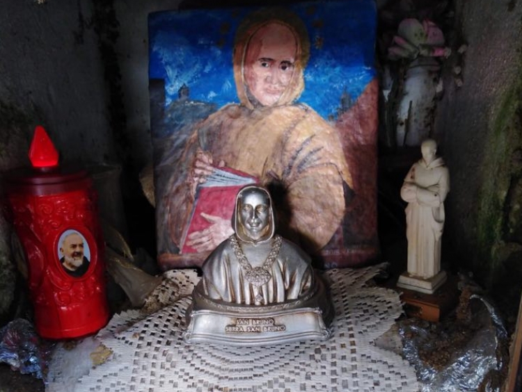Serra, un cittadino ha riacquistato la statua di San Bruno rubata dall’edicola votiva