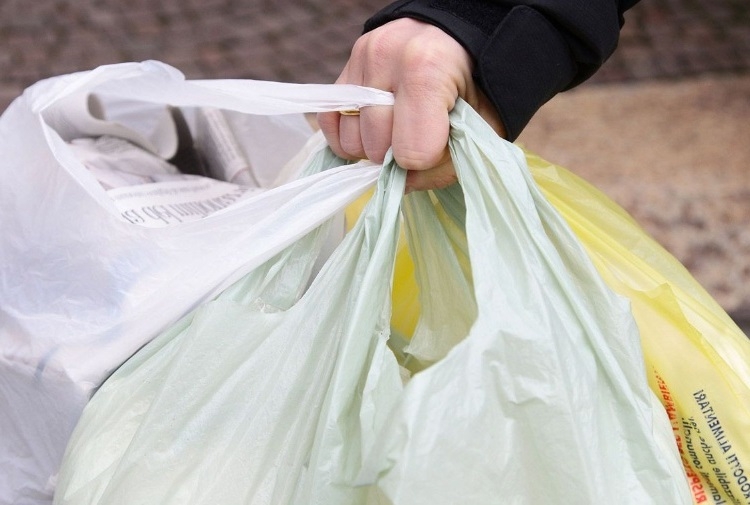 Buste di plastica non conformi, sanzioni per 35mila euro nelle Serre