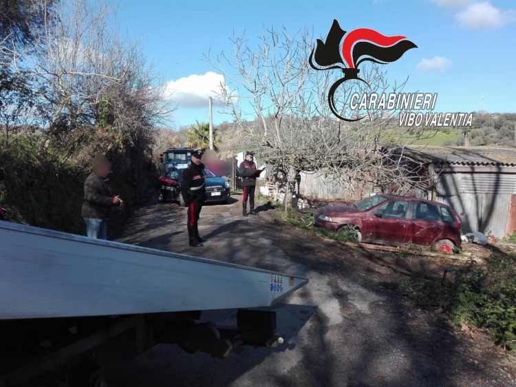 Scoperto un “cimitero” di veicoli abbandonati nel Vibonese