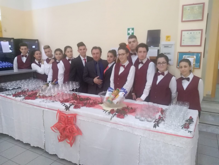 Ristorante didattico, gli studenti dell’Einaudi chiudono il 2018 con “Il gran buffet di Natale”