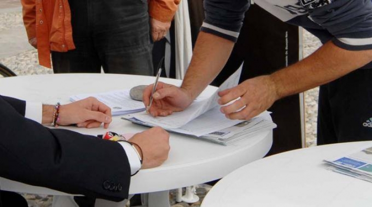 «Via dalla Provincia di Vibo», il Comitato deposita 2206 firme al Comune di Serra