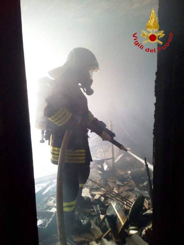 Incendio in una palazzina a Vibo Valentia, evacuate quattro famiglie
