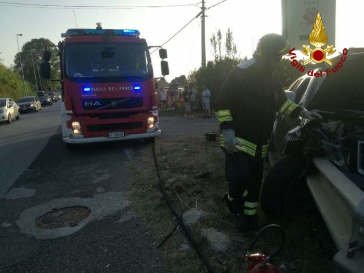 Auto trafitta dal guardrail nel Vibonese, un ferito