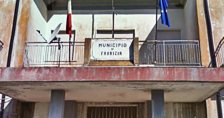 Il caso del municipio di Fabrizia: l&#039;edificio del Comune non è mai stato accatastato