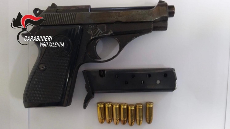 Cinque colpi di pistola contro una donna ora in prognosi riservata, sottoposto a fermo un 61enne di Tropea