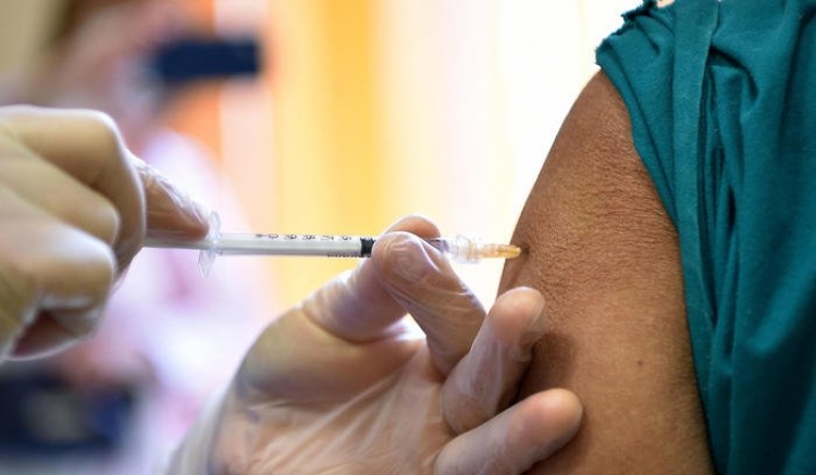“Uniti per Serra”: «Troppi vaccini a chi non ha priorità, mentre ci sono ultraottantenni che devono aspettare»