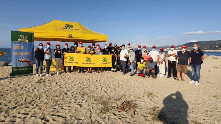Spiaggia di Bivona liberata dai rifiuti con l’iniziativa “Puliamo il Mondo”