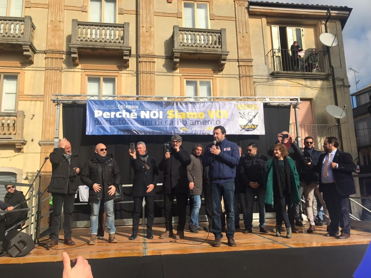 Regionali, Matteo Salvini a Serra: «La sinistra parla del passato, perderà con 20 punti di scarto»