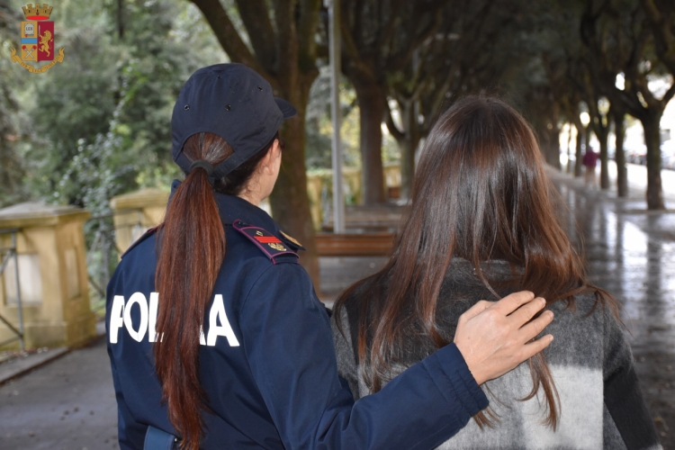 Giornata contro la violenza sulle donne, la Polizia incontra gli studenti del Vibonese