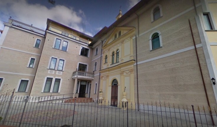 Domus di Chiaravalle, si aggravano le condizioni di 2 anziani contagiati: trasferiti a Catanzaro