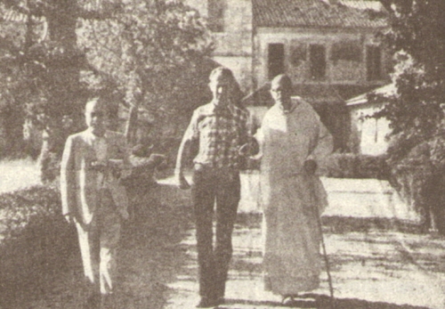 Leonardo Sciascia dentro la Certosa di Serra assieme a padre Basilio Caminada (foto pubblicata su La Stampa nell&#039;ottobre del 1975)