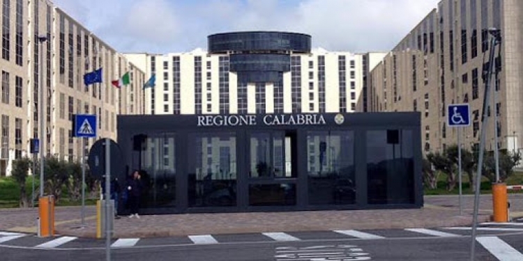 “Riapri Calabria”, ecco il bando per il bonus da 2mila euro alle attività chiuse per il Coronavirus – SCARICA IL PDF