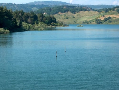 Sversavano i liquami di un frantoio nel lago Angitola: denunciate tre persone