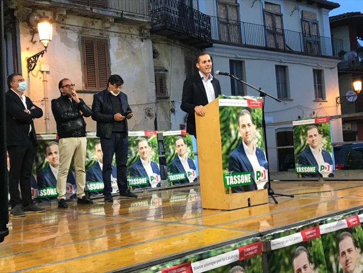 Tassone chiude la campagna elettorale a Serra: «Il Pd sarà il primo partito e Oliverio non raggiungerà il quorum»