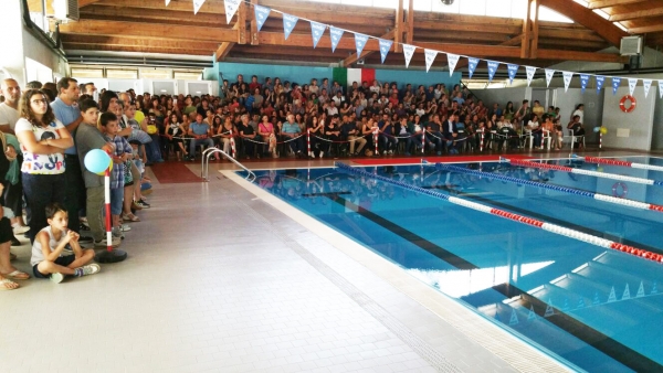Serra, stagione positiva per la piscina comunale: manifestazione di chiusura con 120 bambini