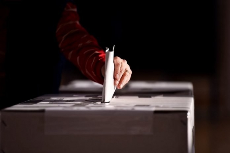 Seggi chiusi alle 23, bassa l’affluenza alle urne: ha votato il 31% degli elettori