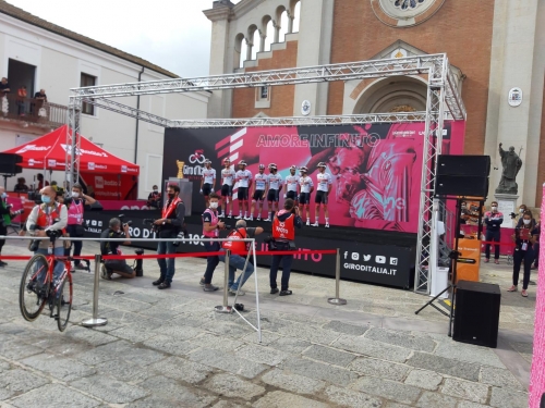 Mileto si colora di rosa per la quinta tappa del “Giro d’Italia”