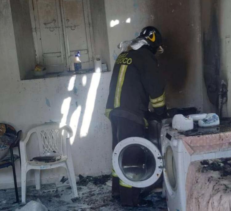 Incendio in un locale adibito a lavanderia nel Vibonese