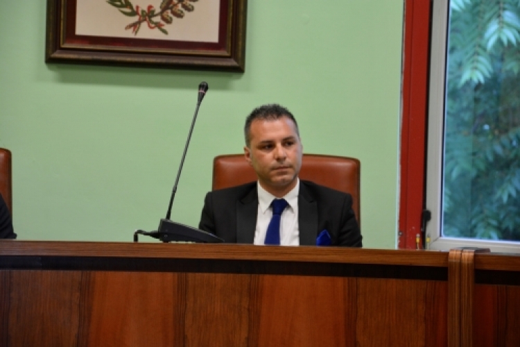 Nuovo caso a Stefanaconi: «Abuso edilizio della famiglia del sindaco, si dimetta»