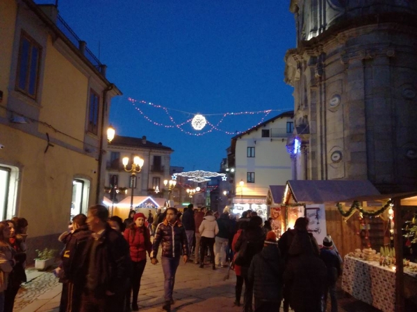 Serra, il mercatino di Natale è già un successo