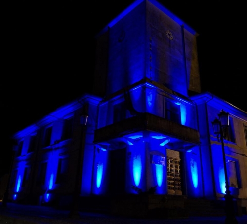 Giornata mondiale dell’autismo, anche il Municipio di Serra si illumina di blu