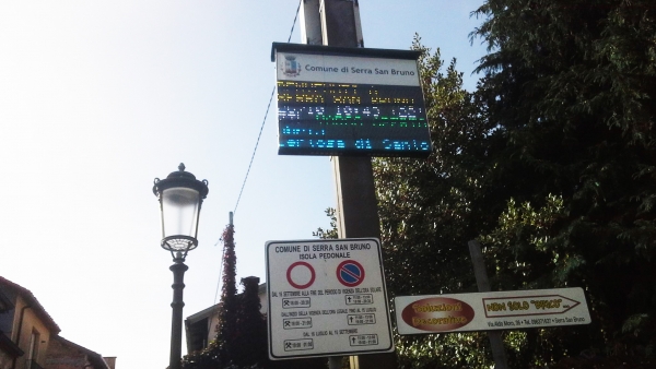 Serra, la Ztl prende forma. Installata la segnaletica luminosa ai varchi di Corso Umberto I