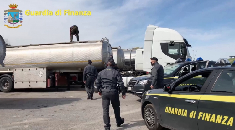 Petrolmafie spa, anche i clan del Vibonese nel business dei carburanti. Eseguite 71 misure cautelari – I NOMI