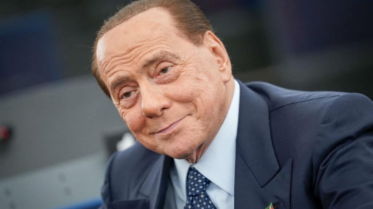 Berlusconi arriva in Calabria, il leader di FI visiterà Tropea