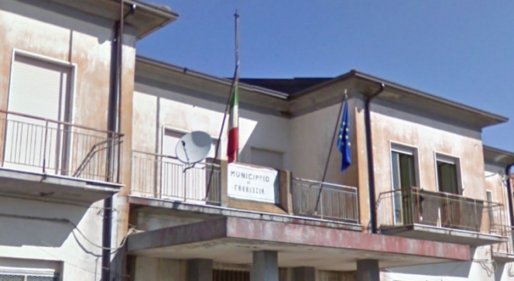 Il gruppo “Ramoscello d’Ulivo per Fabrizia”: «Lavoratrici messe alla porta dal Comune, si convochi un consiglio»