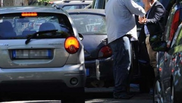 Estorsione e resistenza a pubblico ufficiale, parcheggiatore abusivo arrestato a Pizzo