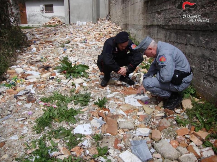Rifiuti e resti umani smaltiti illecitamente, sequestrata area al cimitero di Serra. Un indagato