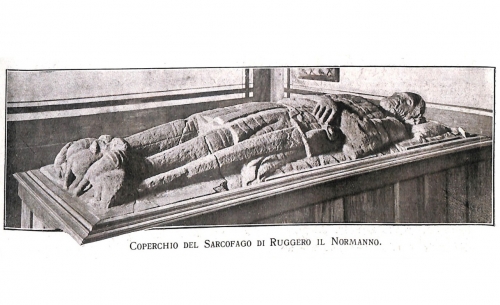 La foto del &quot;sarcofago&quot; pubblicata nell&#039;articolo &quot;La Ferdinandea&quot;, di Vincenzo Sechi, su &quot;La lettura&quot; del &quot;Corriere della Sera&quot; (agosto 1927)