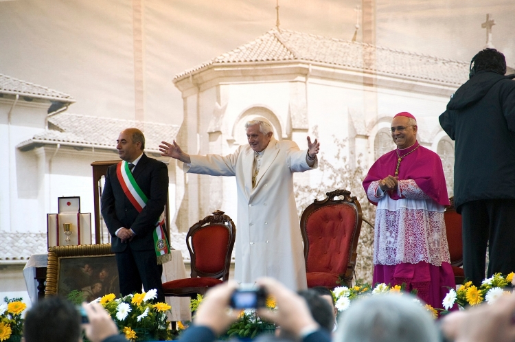 Joseph Ratzinger durante la sua visita a Serra San Bruno (foto di Vitantonio Tassone)