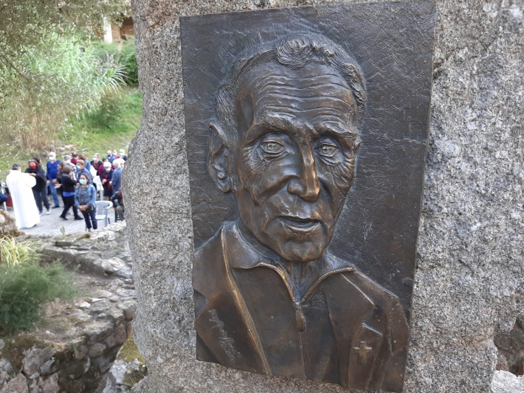 Inaugurato a Sorianello il bassorilievo in bronzo in memoria di don Nicola Grillo