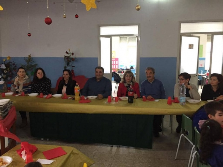 Il pranzo di Natale degli alunni del Comprensivo di Vallelonga con i sindaci di Spadola e Brognaturo