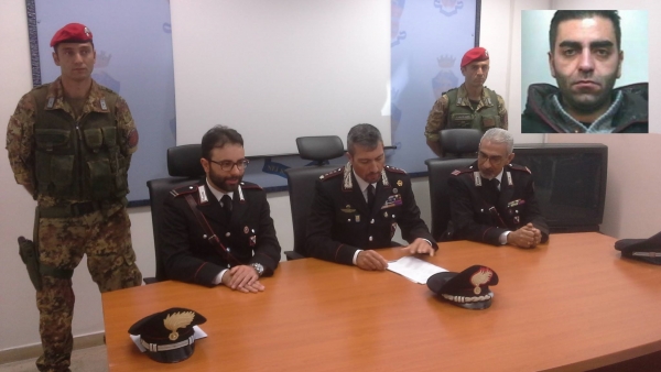Da sinistra, il maresciallo Napolitano, il colonnello Scardecchia e il maresciallo Grillo. Nel riquadro Francesco Maiolo