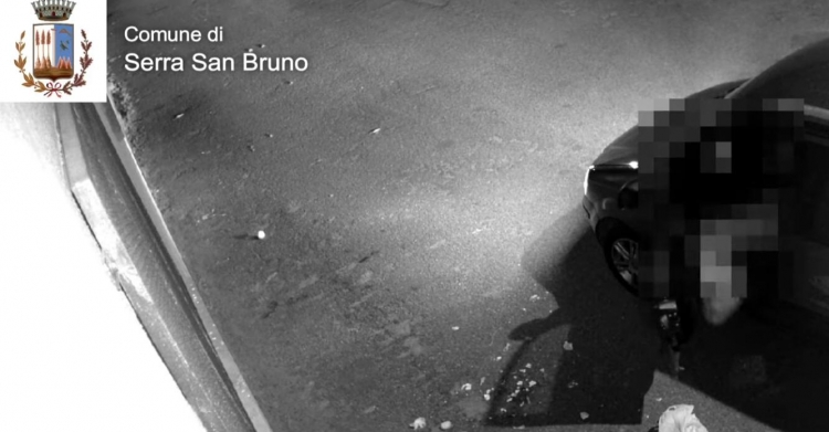 Serra, getta la spazzatura dall’auto: incastrato dalle telecamere